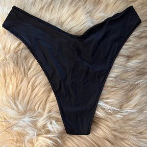 NWT Skims Dip Front Thong